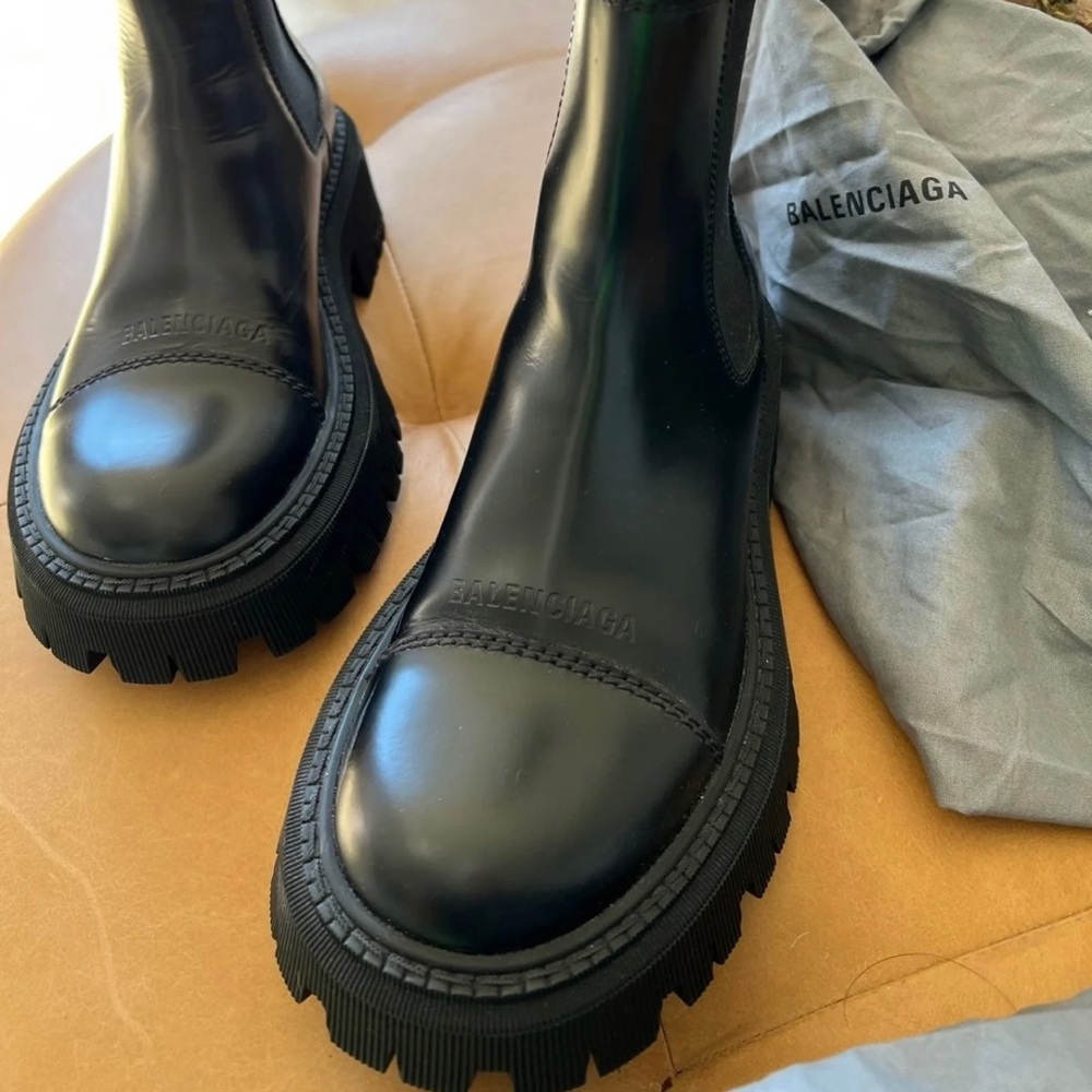 Balenciaga tractor Boots size 35